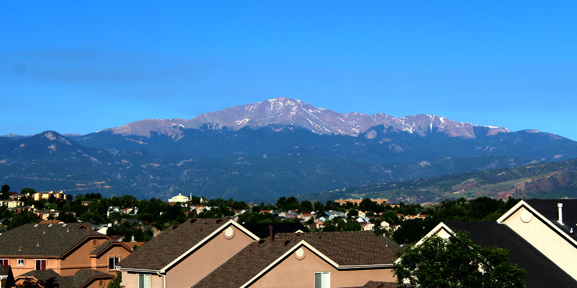 Picture of Pikes Peak.