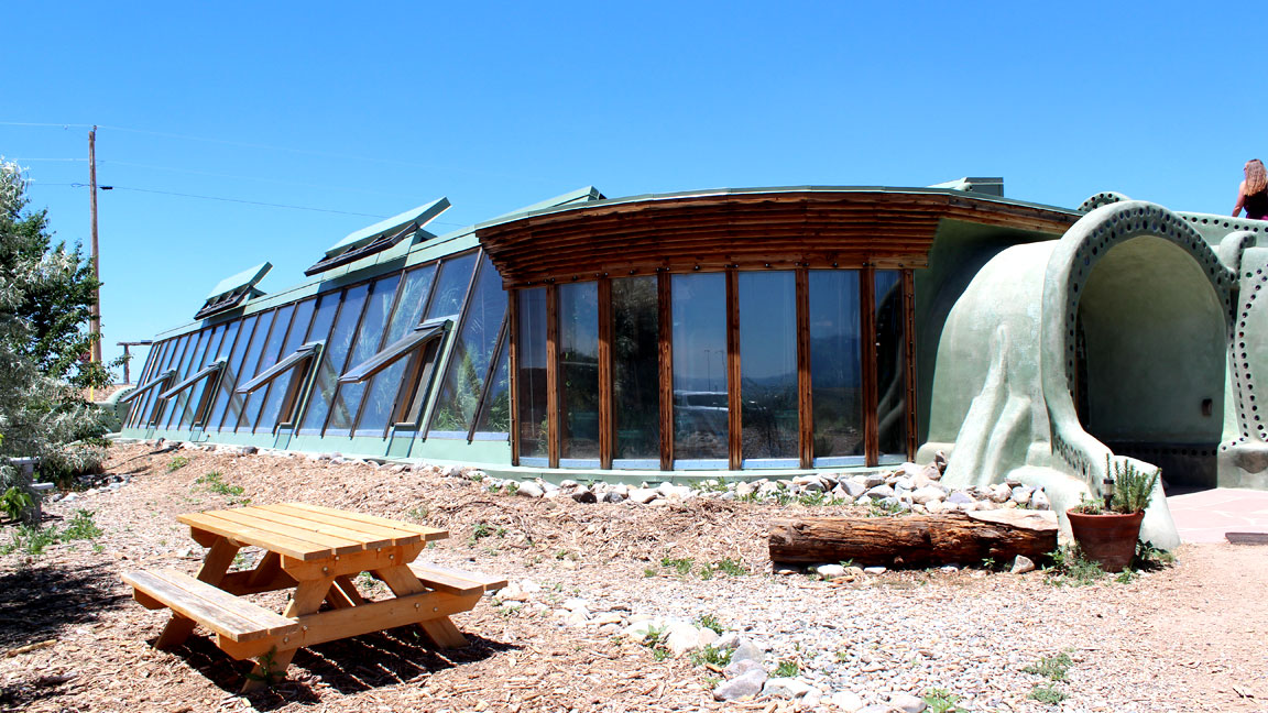 Picture of earthship.