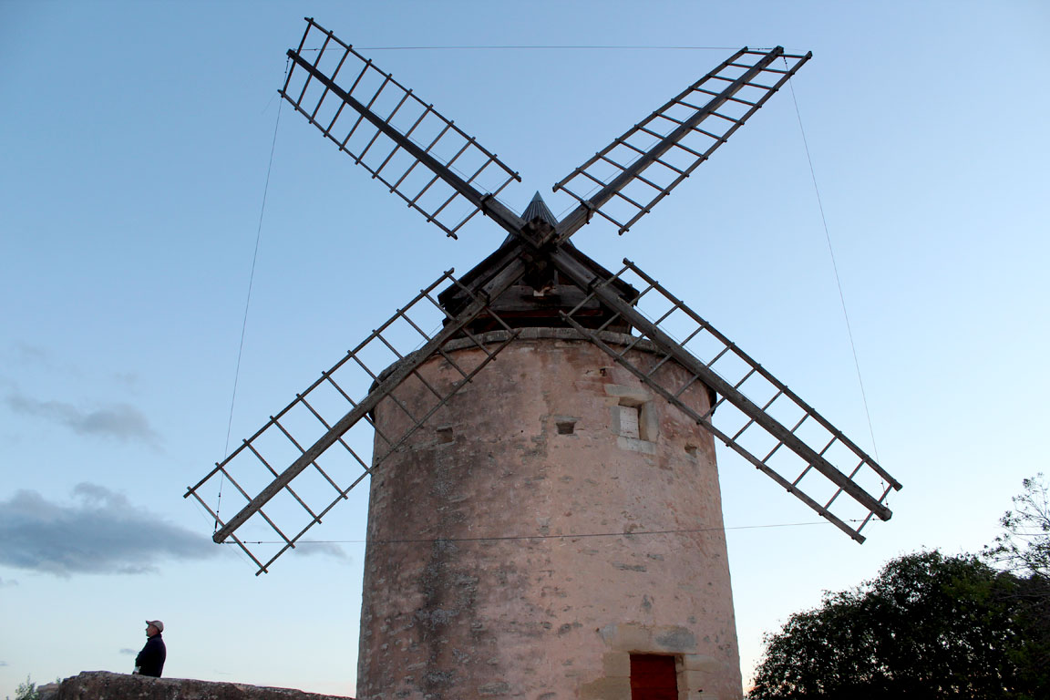 Picture of windmill.