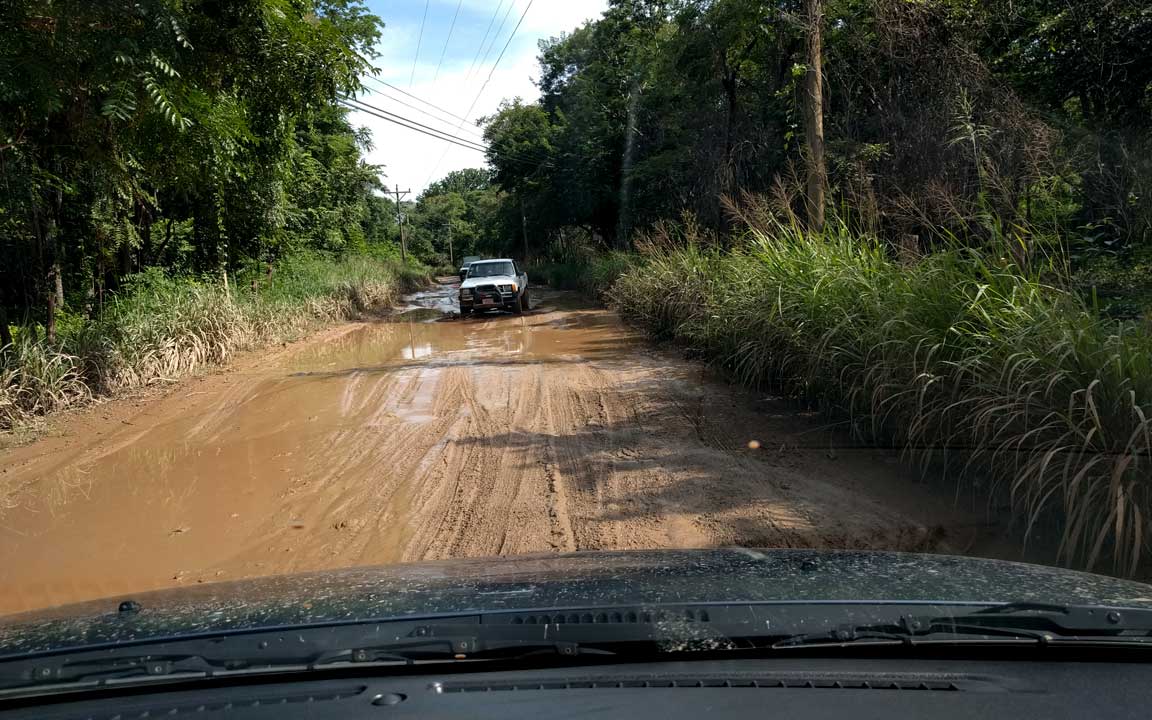 Picture of dirt road.